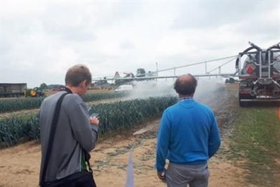 Video 'Irrigatie en mechanische onkruidbestrijding centraal op het groenteplatform'